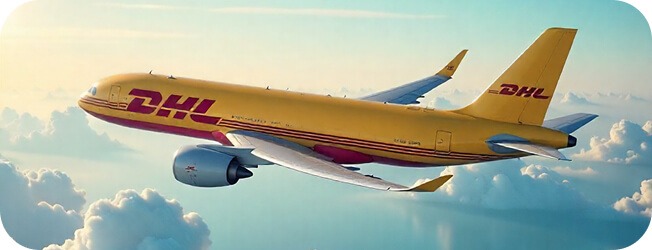 Samolot DHL w trakcie lotu